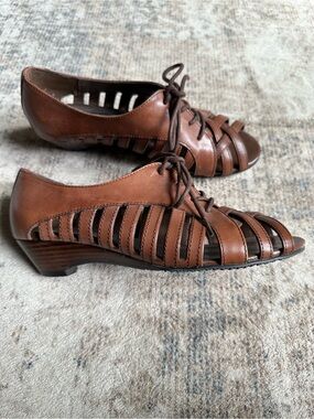 Coach and Four Jilley Leather Women Wedge
Sandal Pep Toe Shoes Sz
6.5M